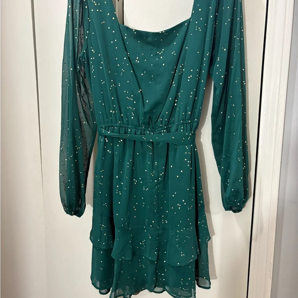 Elegant Green Dress with Sparkling Accents - Picture 5 of 8
